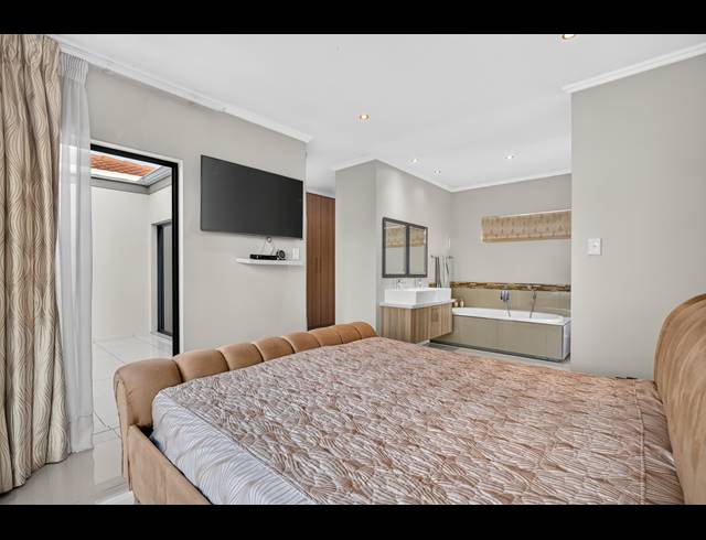 4 BEDROOM HOUSE FOR SALE IN LONEHILL